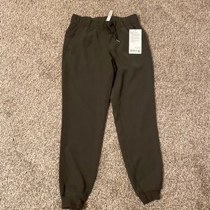 Brand new Lululemon “On the Fly” women’s joggers.